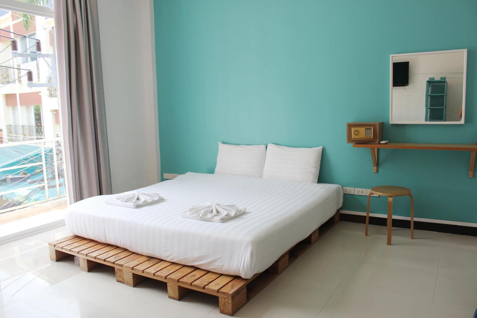 Kata Sea Host Hotel Karon Bagian luar foto