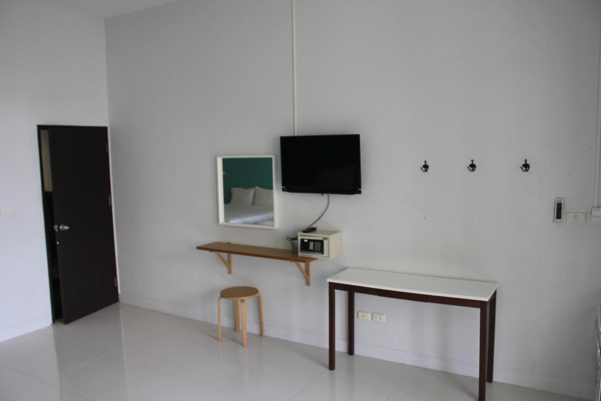 Kata Sea Host Hotel Karon Bagian luar foto