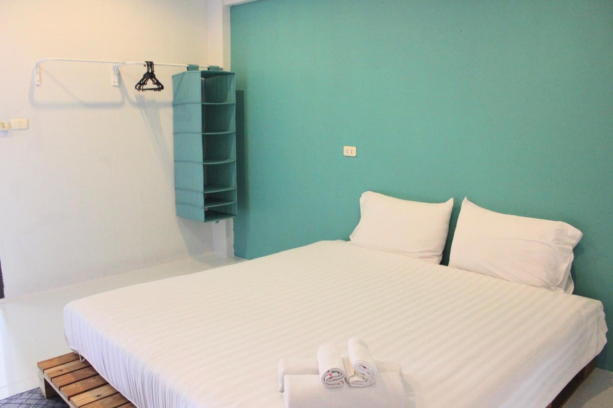 Kata Sea Host Hotel Karon Bagian luar foto